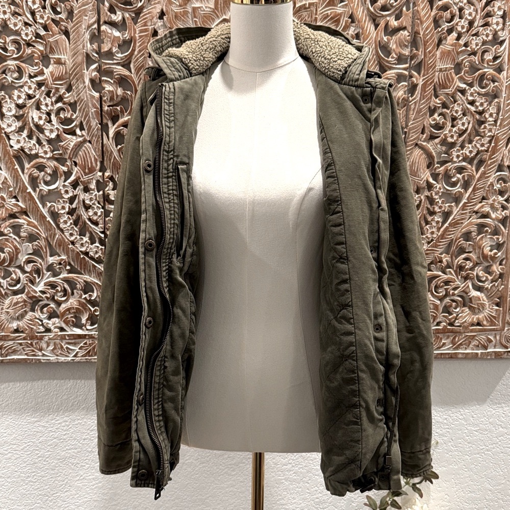 Levi’s Utility Military Style Hooded Jacket, Army Green, Sherpa Lined- size M - Picture 9 of 16